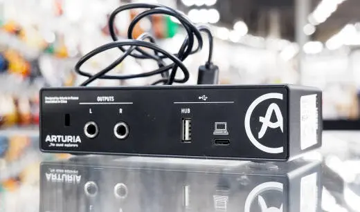 Arturia - MiniFuse 1 Compact USB Audio Interface - Black 2